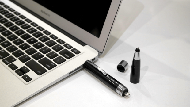 This Pen is a stylus, screen cleaner, powerbank and flash memory drive