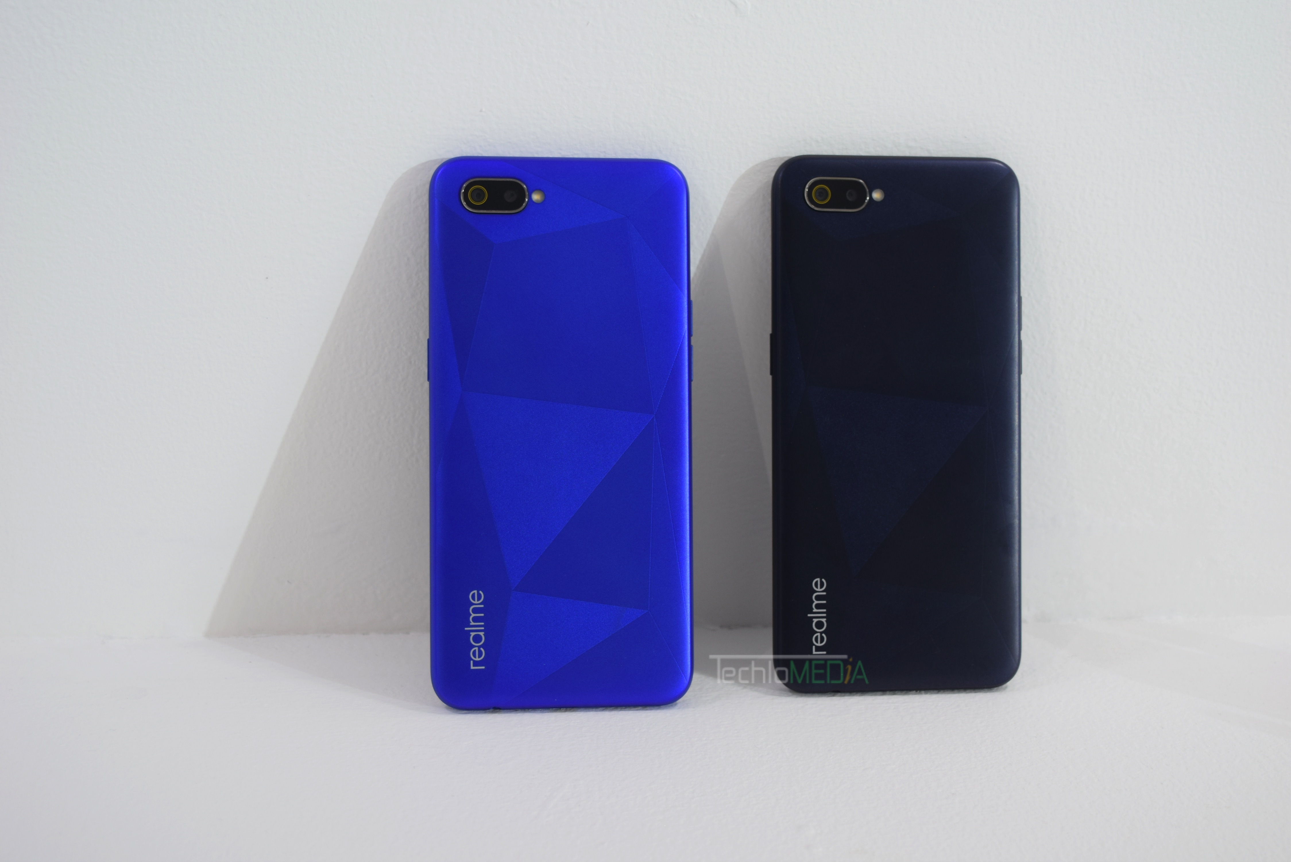 Обои для realme c2