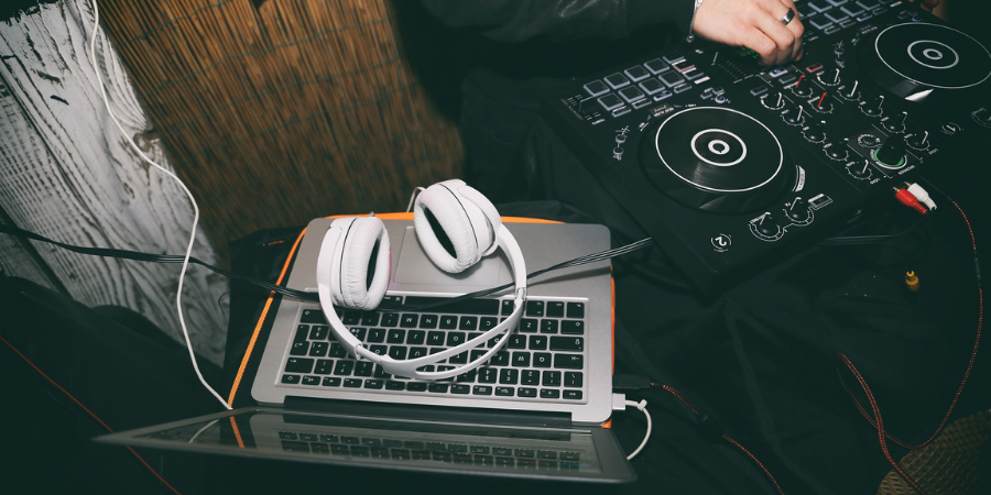 15+ Best Websites to Find Royalty-Free Music for Videos