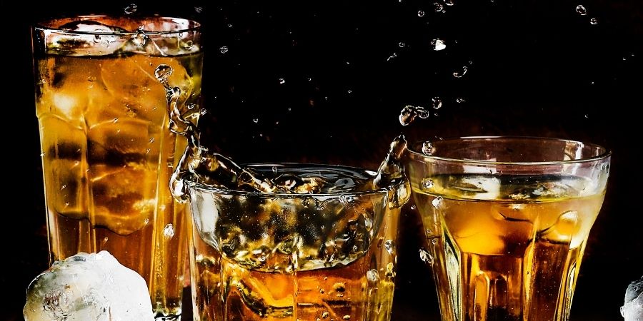Delhi government permits home delivery of liquor