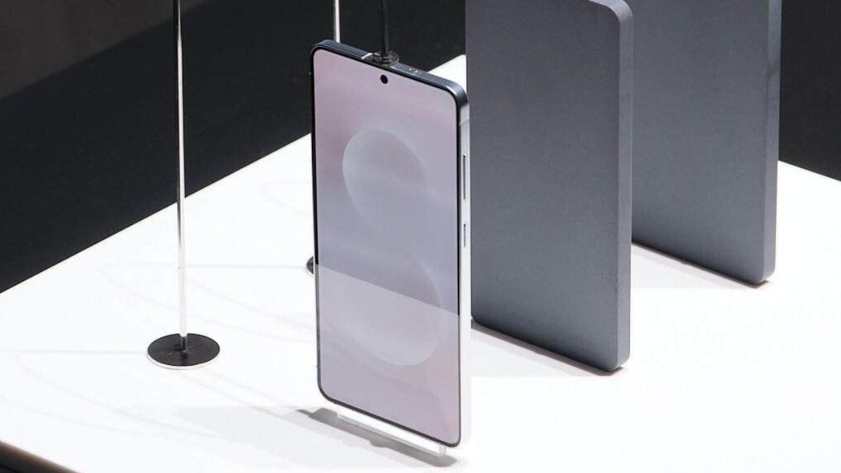 Samsung teases Galaxy S25 Edge at Galaxy Unpacked Event