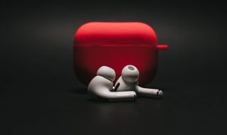 AirPods with Built-In Cameras—Does It Make Sense?