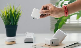 Dual Port PD Charger: Slim Design vs. Shock-Absorbing Corners