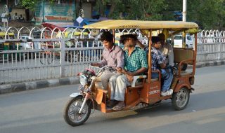 Indian Govt Cracks Down on Apps That Could Stop Moving E-Rickshaws With a Tap