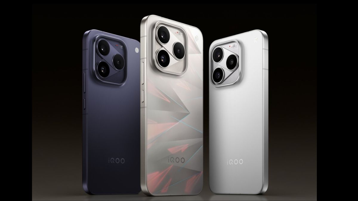 iQOO 16 with 2K 165Hz Samsung Display and Snapdragon 8 Elite Extreme Gen 6 Launched in China